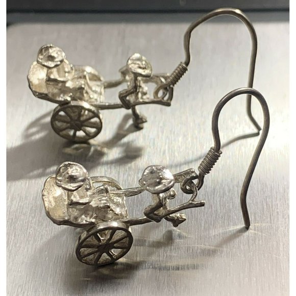 Vtg Pulled Cooley Rickshaw & Passenger Sterling 925 Earrings 5.3G Movable Wheels - Picture 1 of 9